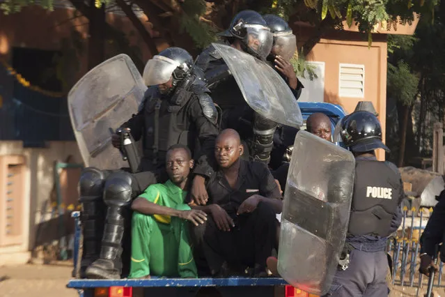 Police arrest anti-government protesters in Ouagadougou, capital of Burkina Faso, October 30, 2014. (Photo by Joe Penney/Reuters)