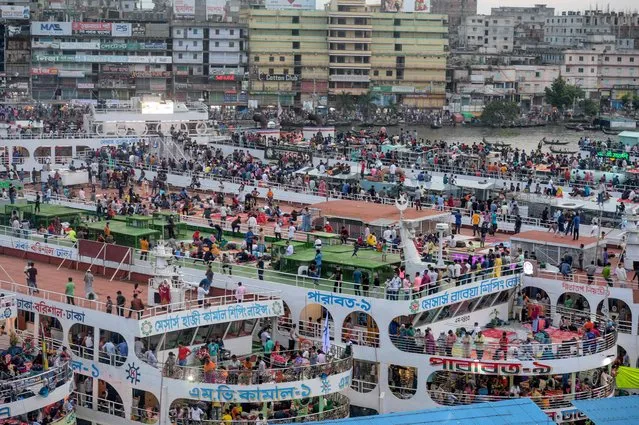 Crowds of people gather on ferries as they travel back home ahead of the Muslim festival Eid al-Adha or the 'Festival of Sacrifice' in Dhaka on July 30, 2020. (Photo by Munir Uz Zaman/AFP Photo)