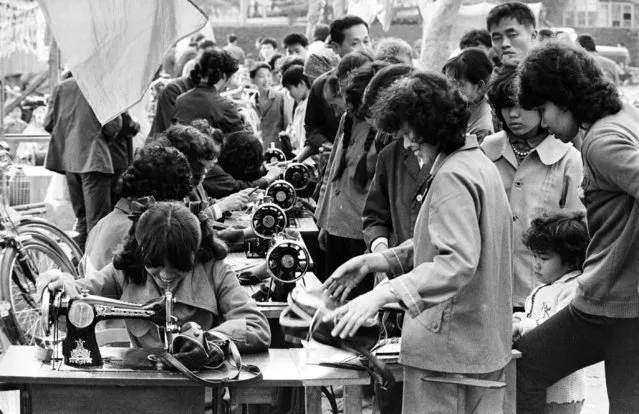 People offer sewing services at an open market in Quanzhou, Fujian province, in 1982. (Photo by Reuters/China Daily)