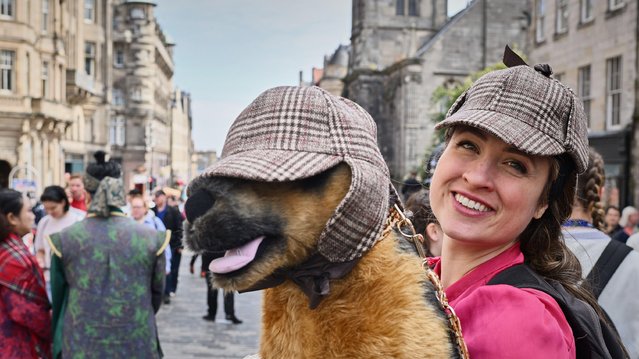 Megan Phillips promotes her show Catching a Cheese Pervert on the Royal Mile during the Edinburgh Festival Fringe on August 21, 2025. (Photo by Alamy Live News)