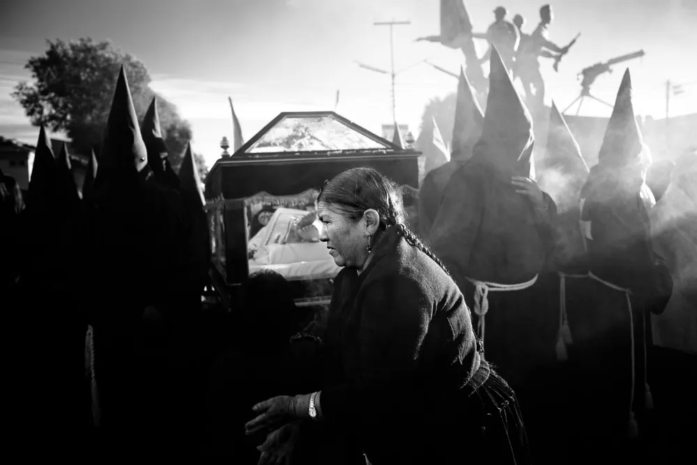 ALL 2012 National Geographic Traveler Photo Contest – in HIGH RESOLUTION. Part 3: “Spontaneous Moments”, Weeks 7-14 (60 Photos)