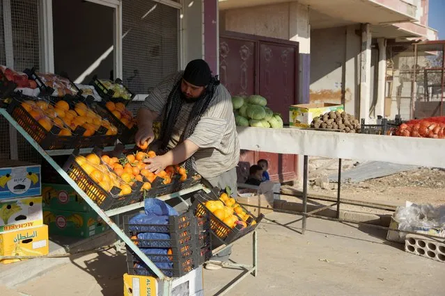A vendor arranges produce in Naemeh town located east of the city of Deraa, Syria December 22, 2015. Pictures taken December 22, 2015. (Photo by Alaa Al-Faqir/Reuters)
