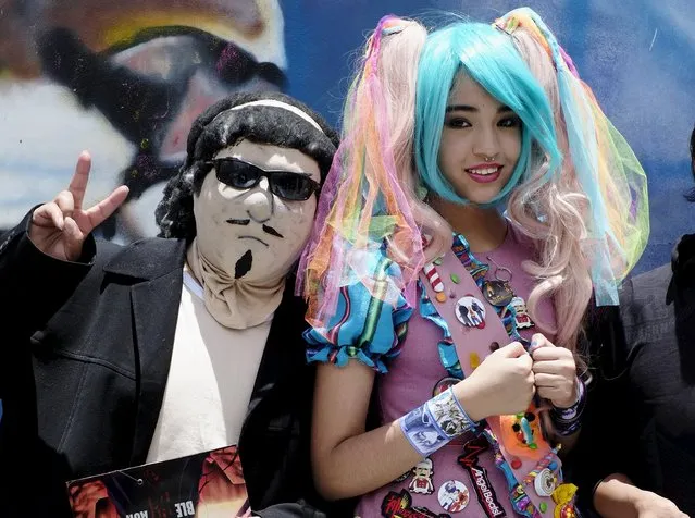 Cosplayers who are fans of Japanese anime culture, look on in a square in La Paz, Bolivia, January 19, 2016. (Photo by David Mercado/Reuters)