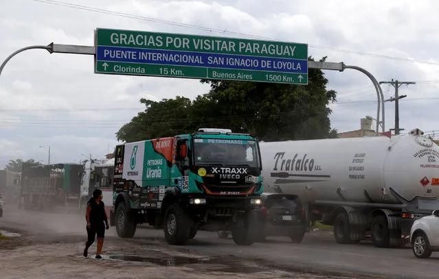 Participants of the Dakar Rally arrive in Puerto Falcon before the beginning of the race, located on the Paraguayan side of the border and linked to the city of Clorinda in Argentina December 28, 2016. (Photo by Jorge Adorno/Reuters)