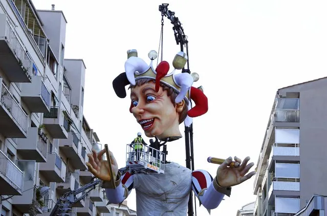 A crane lifts up a giant figure showing the King of Carnival during preparations for the carnival parade in Nice, France, February 11, 2016. The 132nd Carnival of Nice will take place from February 13 to 28 and will celebrate the “King of Media”. (Photo by Eric Gaillard/Reuters)