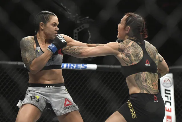 Amanda Nunues, left, lands a punch to Cris Cyborg during the first round of a featherweight title mixed martial arts bout at UFC 232, Saturday, December 29, 2018, in Inglewood, Calif. (Photo by Kyusung Gong/AP Photo)