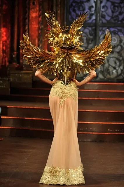 A model walks the runway at Rocky Gathercole – Art Hearts Fashion NYFW Fall/Winter 2016 at The Angel Orensanz Foundation on February 17, 2016 in New York City. (Photo by Kris Connor/Getty Images For Art Hearts Fashion)