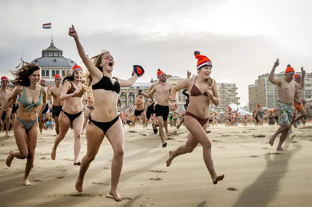 People run into the sea at the beach of Scheveningen on New Year's Day, Scheveningen, Netherlands, 01 January 2023. The traditional New Year's dive was resumed after the two previous editions were canceled due to the corona crisis. (Photo by Remko de Waal/EPA/EFE/Rex Features/Shutterstock)