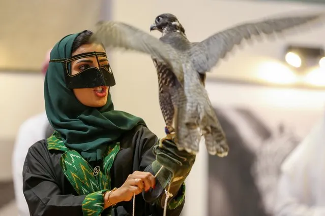 A Saudi woman holds a falcon as she participate for the first time in the 2nd Saudi Falcons and Hunting Exhibition in Riyadh, Saudi Arabia on October 16, 2019. (Photo by Ahmed Yosri/Reuters)