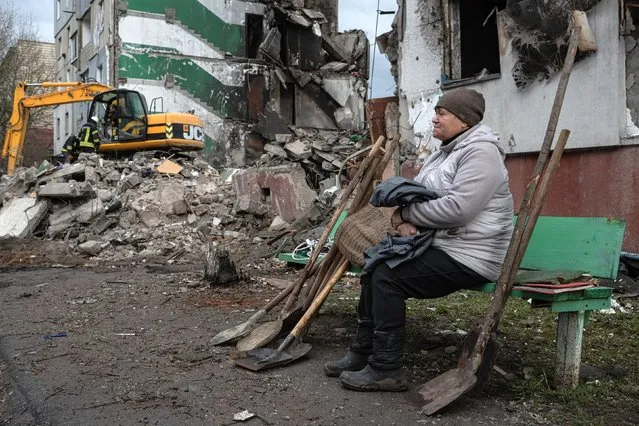 Valentina, 62, awaits rescue workers to find her daughter, her son-in-law and her granddaughter among the rubble on April 9, 2022 in Borodianka, Ukraine. The Russian retreat from towns near Kyiv has revealed scores of civilian deaths and the full extent of devastation from Russia's attempt to seize the Ukrainian capital. (Photo by Alexey Furman/Getty Images)