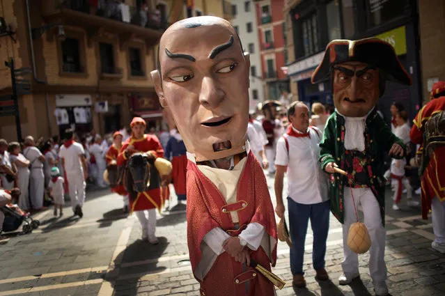 Giant-headed figures, known as Kilikis, parade on the street on Saint Fermin's day at the San Fermin festival in Pamplona, northern Spain, July 7, 2017. (Photo by Vincent West/Reuters)