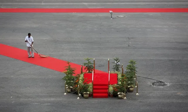 A man sweeps the red carpet before the arrival of Indian Prime Minister Narendra Modi at the historic Red Fort during Independence Day celebrations in Delhi, India, August 15, 2015. (Photo by Adnan Abidi/Reuters)