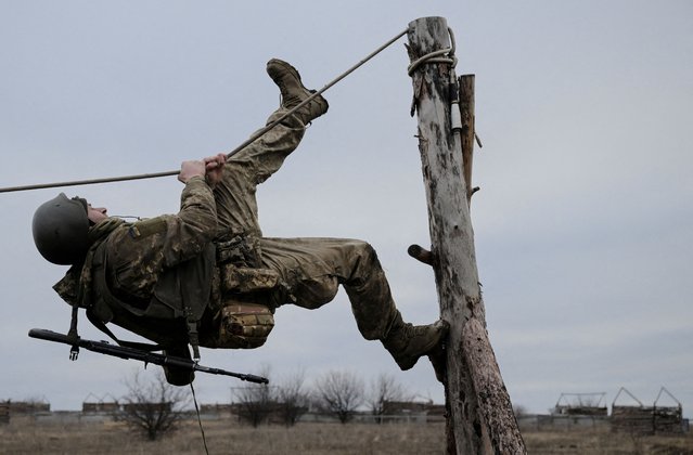 A paratrooper of the 81st Separate Airmobile Brigade of the Ukrainian Air Assault Troops, attends a training, amid Russia's attack on Ukraine, near the town of Siversk, Donetsk region Ukraine on January 21, 2025. (Photo by Viacheslav Ratynskyi/Reuters)