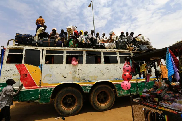People ride on a truck as they return to their families ahead of the Eid al-Adha festival in Khartoum  September 11, 2016. (Photo by Mohamed Nureldin Abdallah/Reuters)
