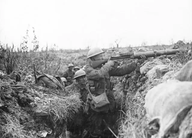 A Lewis gunner on the firing step of a trench, near Ovillers on the Somme France during 1916. The Lewis Gun, with its distinctive barrel cooling shroud and top-mounted drum magazine, was the British Army's most widely used machine gun during World War One. Each Lewis Gun required a team of two gunners, one to fire and one to carry ammunition and reload. All of the members of an infantry platoon would be trained in the use of the Lewis Gun so that they could take over if the usual gunners were killed or wounded. In the Battle of the Somme some 1.6 million soldiers of both sides died. (Photo by UK MoD/Atlas Photo Archive)