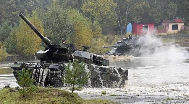 Two Leopard 2 tanks make their way during a German army, the Bundeswehr, training and information day in Munster, Germany October 9, 2015. (Photo by Fabian Bimmer/Reuters)