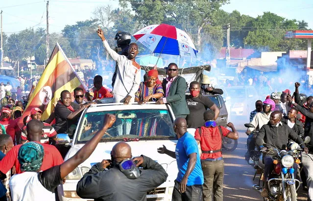 Ugandan pop star and presidential candidate Robert Kyagulanyi, also known as Bobi Wine, campaigns near Kampala, Uganda, November 30, 2020. (Photo by Abubaker Lubowa/Reuters)