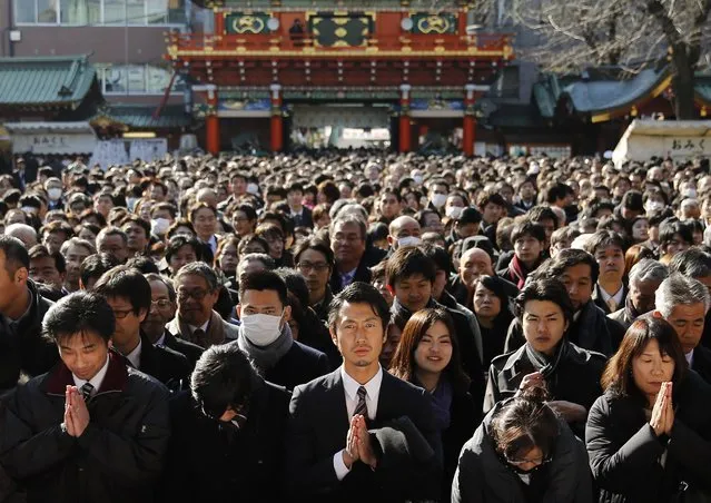 People offer prayers at the start of the new business year at Kanda Myojin Shrine in Tokyo January 5, 2015. (Photo by Toru Hanai/Reuters)