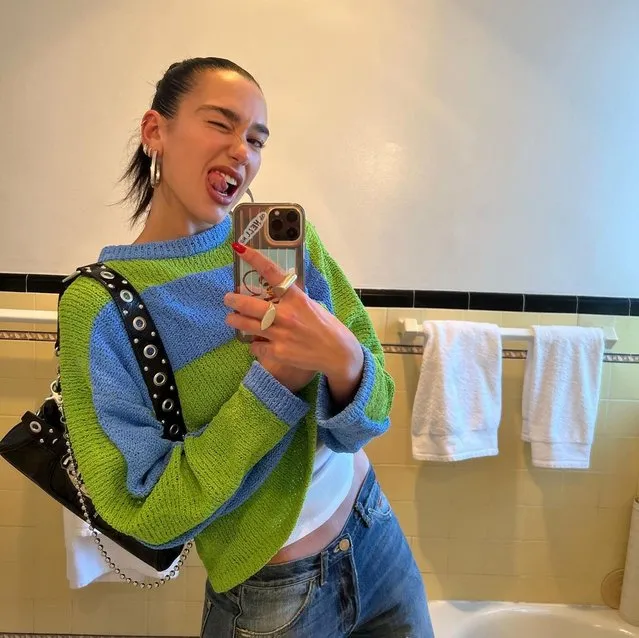Albanian singer Dua Lipa in the last decade of April 2023 makes a goofy face in the bathroom. (Photo by dualipa/Instagram)
