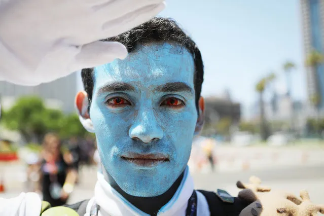 A costumed reveler poses outside San Diego Comic-Con on July 19, 2018 in San Diego, California. Thousands of comic book fans are arriving for the festivities at the annual comic and entertainment convention. (Photo by Mario Tama/Getty Images)