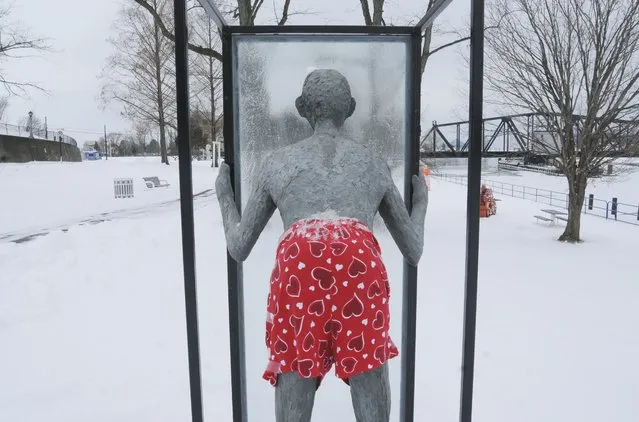 “The Seeker” a sculpture by artist Stephen LaGattuta, sports heart designed shorts along the John and Dede Howard Family Recreational Trail in St. Joseph, Mich., Tuesday, February 3, 2015. The glass, steel, winterstone, and brass piece of art is part of the Krasl Art Center's Biennial Sculpture Invitational. (Photo by Don Campbell/AP Photo/The Herald-Palladium)