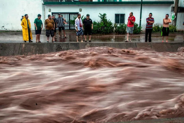 People look at a flooded street in Culiacan, Sinaloa State, Mexico on September 20, 2018. Heavy rains have flooded different neighborhoods of Culiacan in the last hours. (Photo by Rashide Frias/AFP Photo)
