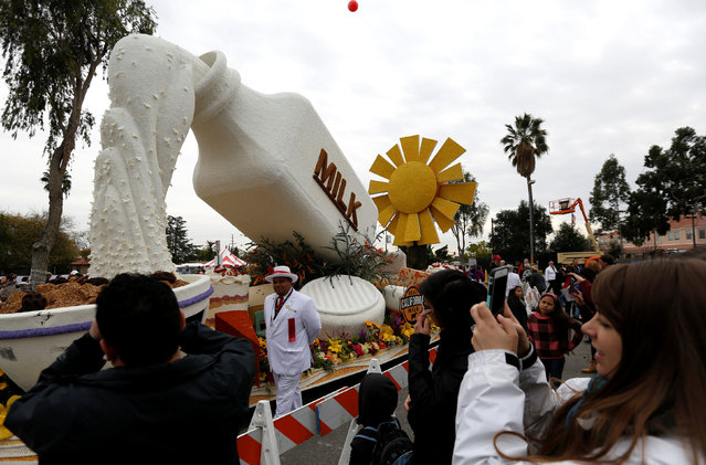 People take photos of California Milk Advisory Board's “Legacy of Generations” float which was featured in the 128th annual Rose Parade in Pasadena, California U.S., January 3, 2017. (Photo by Mario Anzuoni/Reuters)