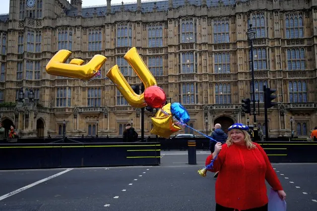 An Anti-Brexit, Pro-E.U. protester holds balloons outside the Houses of Parliament in London, Britain, January 15, 2019. (Photo by Toby Melville/Reuters)