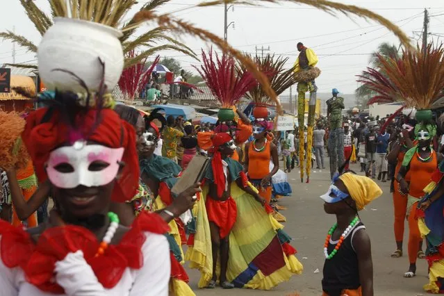 People take part in a parade during the Popo (Mask) Carnival of Bonoua, in the east of Abidjan, April 18, 2015. (Photo by Luc Gnago/Reuters)