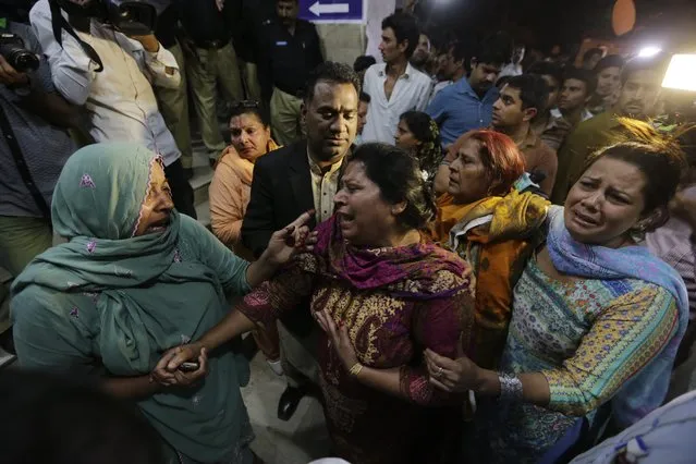 Relatives of the victims of a suicide bomb blast cry outside a hospital in Lahore, Pakistan, 27 March 2016. (Photo by Rahat Dar/EPA)