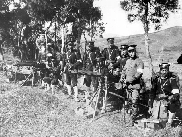 Troops supporting the government of President Sun Yat-Sen armed with modern machine guns during civil war in China on February 5, 1922. (Photo by Topical Press Agency/Getty Images)