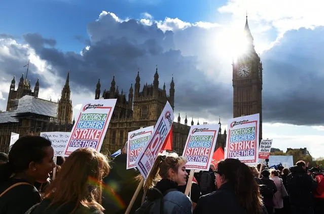 Junior doctors march across Westminster Bridge during a protest in London, Britain, 26 April 2016. Junior doctors are holding a 48 hour all out strike calling for more pay and better working conditions, as the contract dispute with the government continues to drag on. (Photo by Andy Rain/EPA)