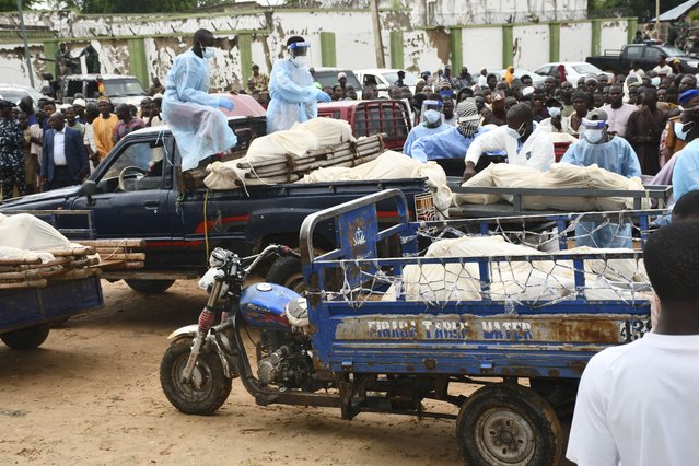 Bodies of people killed by suspected Boko Haram Islamist extremists are transported for burial, in Tarmuwa, northeast Nigeria, Tuesday, September 3, 2024. (Photo by Michael Abu/AP Photo)