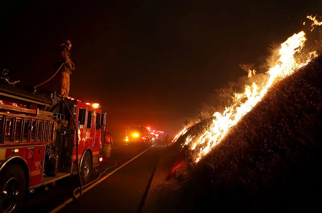 A firefighter monitors the Detwiler Fire on July 18, 2017 in Mariposa, California. More than 1,400 firefighters are battling the Detwiler Fire that has burned more than 25,000 acres, forced hundreds to evacuate and destroyed at least 8 structures. The fire is five percent contained. (Photo by Justin Sullivan/Getty Images)