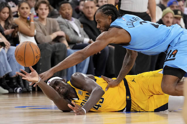 Indiana Pacers forward Pascal Siakam, left, passes the ball while under pressure from Los Angeles Clippers forward Kawhi Leonard during the second half of an NBA basketball game, Thursday, February 6, 2025, in Inglewood, Calif. (Photo by Mark J. Terrill/AP Photo)