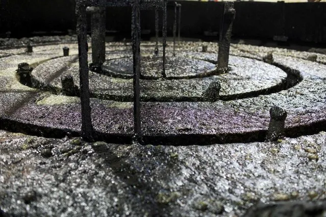 Oil at the second phase of separation from the sand at the Suncor tar sands processing plant near at their mining operations near Fort McMurray, Alberta, September 17, 2014. (Photo by Todd Korol/Reuters)