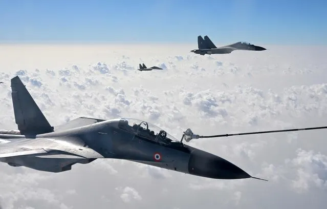 Indian Air Force (IAF) Sukhoi Su-30MKI fighter jets take part in an air refueling exercise from a French Air and Space Force (FASF) Airbus A330 Multi Role Tanker Transport (MRTT) during the joint exercise “Ex Garuda-VII” between IAF and FASF in the air near Jodhpur in India's desert state of Rajasthan on November 9, 2022. (Photo by Emmanuel Dunand/AFP Photo)