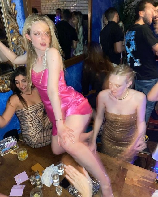 American actress Elle Fanning has too much fun celebrating sister Dakota's birthday in the last decade of February 2023. (Photo by ellefanning/Instagram)
