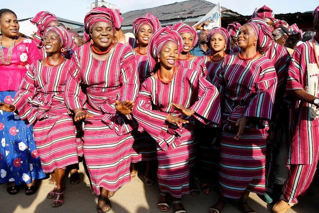 Women wearing traditional attires attend the Olojo festival in Ile Ife, Nigeria, October 15, 2016. (Photo by Akintunde Akinleye/Reuters)