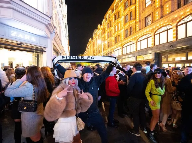 Hundreds of shoppers ignored social distancing rules outside the luxury store Harrods, after coronavirus restrictions were eased following the end of the second national lockdown in England, in London, Saturday, December 5, 2020. Harrods has recently reopened following the end of England's second coronavirus lockdown. (Photo by Elliott Franks/The Sun)
