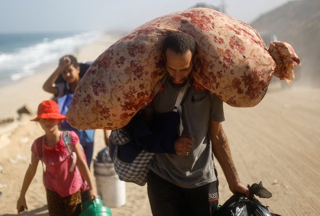 Displaced Palestinians, fleeing northern Gaza due to an Israeli military operation, move southward, carrying personal belongings, after Israeli forces ordered residents of Gaza City to evacuate to the south, in the central Gaza Strip, on September 21, 2025. (Photo by Mahmoud Issa/Reuters)