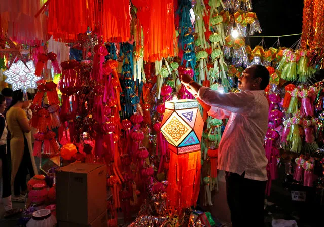 A vendor hangs a lantern for sale at a roadside market ahead of the Hindu festival of Diwali in Mumbai, India, October 23, 2016. (Photo by Danish Siddiqui/Reuters)