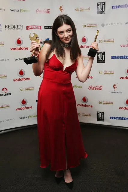 Lorde poses for a photo after winning Single of the Year and the People's Choice Award at the Vodafone New Zealand Music Awards at Vector Arena on November 19, 2015 in Auckland, New Zealand. (Photo by Hannah Peters/Getty Images)