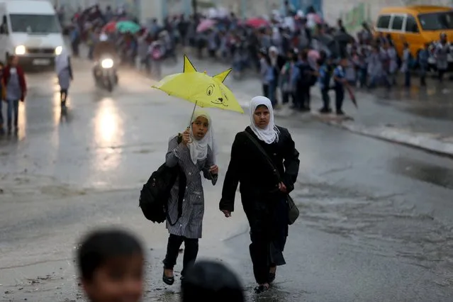 A Palestinian schoolgirl holds an umbrella as she goes to school on a rainy day in Khan Younis in the southern Gaza Strip October 7, 2015. (Photo by Ibraheem Abu Mustafa/Reuters)