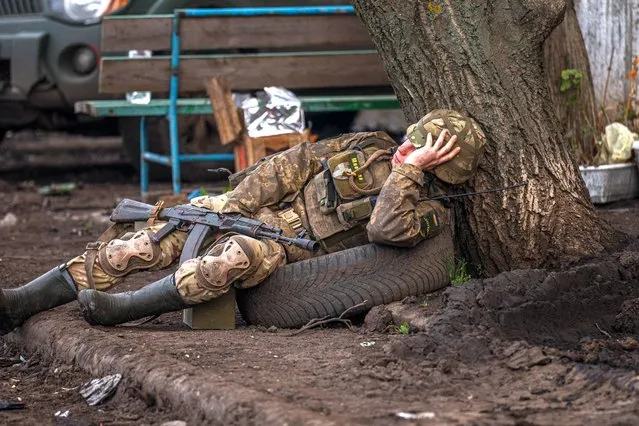 A Ukrainian serviceman takes a rest near the town of Bakhmut, in the Donetsk region on April 28, 2023, amid the Russian invasion on Ukraine. (Photo by Dimitar Dilkoff/AFP Photo)