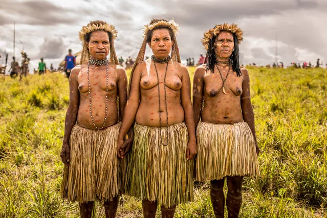 Tribeswomen pose for a photo in, Western New Guinea, Indonesia, August 2016. (Photo by Teh Han Lin/Barcroft Images)