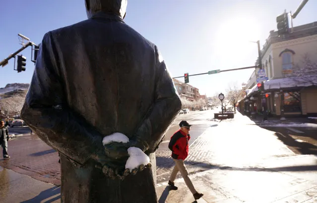 A sculpture of a man holds a snow ball behind its back in the aftermath of the Denver area's first snowstorm of the season in Golden, Colorado November 18, 2016. (Photo by Rick Wilking/Reuters)