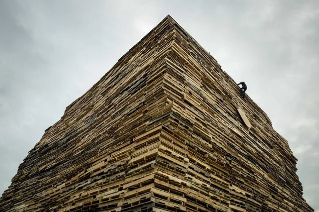 Wodden pallets are piled up for the traditional bonfire on New Year's eve at the North Sea beach of Scheveningen, The Netherlands, 29 December 2015. (Photo by Bart Maat/EPA)