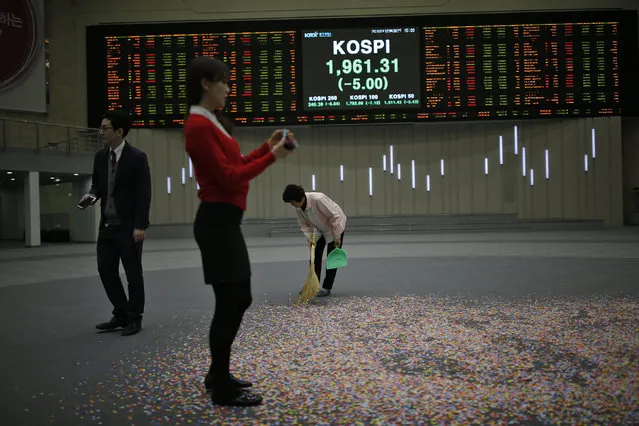 A worker sweeps the floor in front of the final stock price index as employees of the Korea Exchange (KRX) leave after the ceremonial closing event of the 2015 stock market in Seoul, South Korea, December 30, 2015. (Photo by Kim Hong-Ji/Reuters)