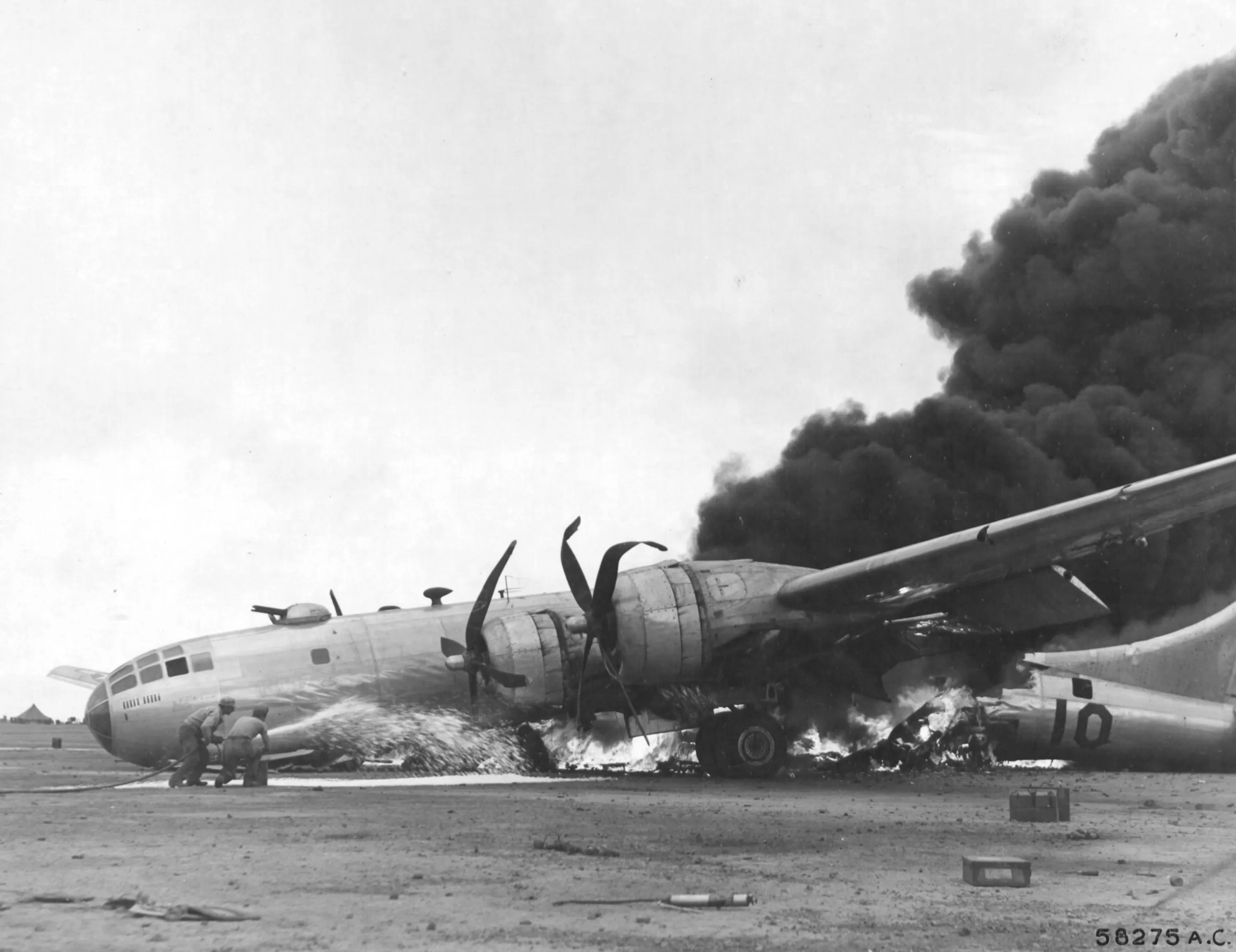 12 апреля 1951. Бомбардировщик b29 1945. B-29 Superfortress 1945. B-29 бомбардировщик вторая мировая.
